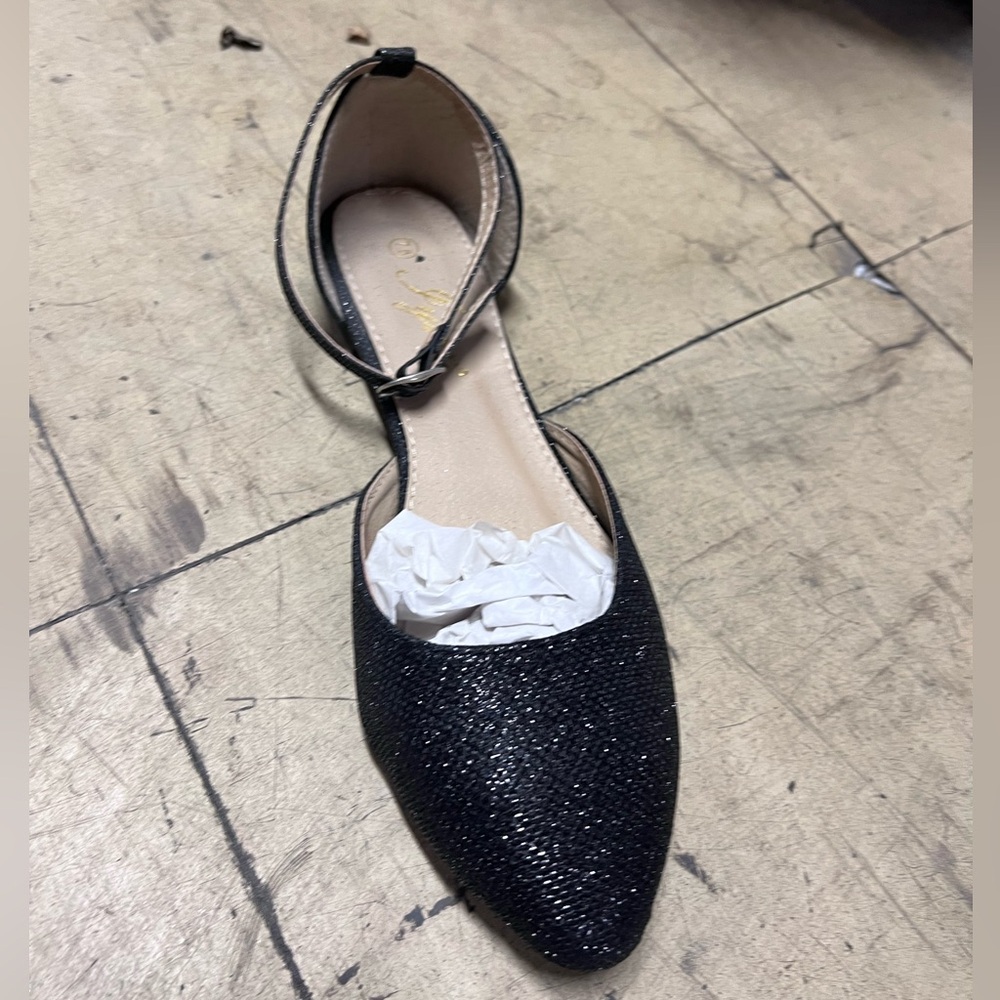 Selling woman/male shoes and purses in bulk. $10 per shoe, brand new, never used